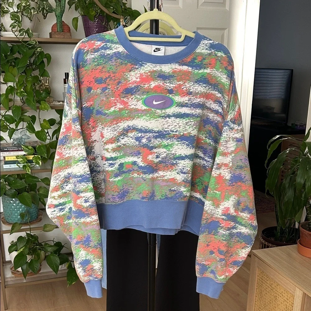 Nike Sportswear Oversized Sweatshirt Multicolor. Cropped. Size Small. PTP: 27”.